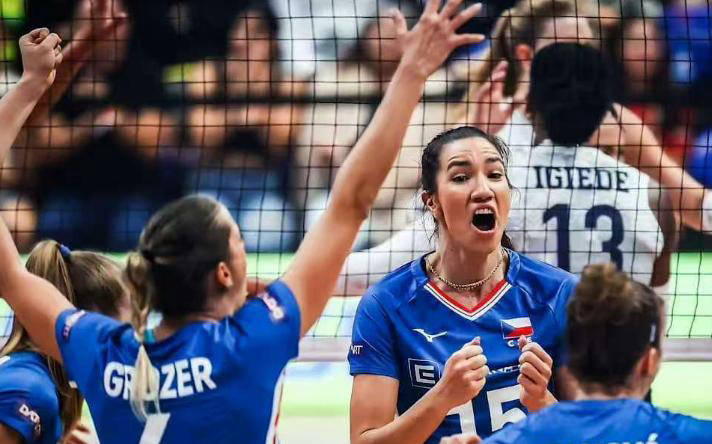 塞尔维亚队意气风发，击败对手