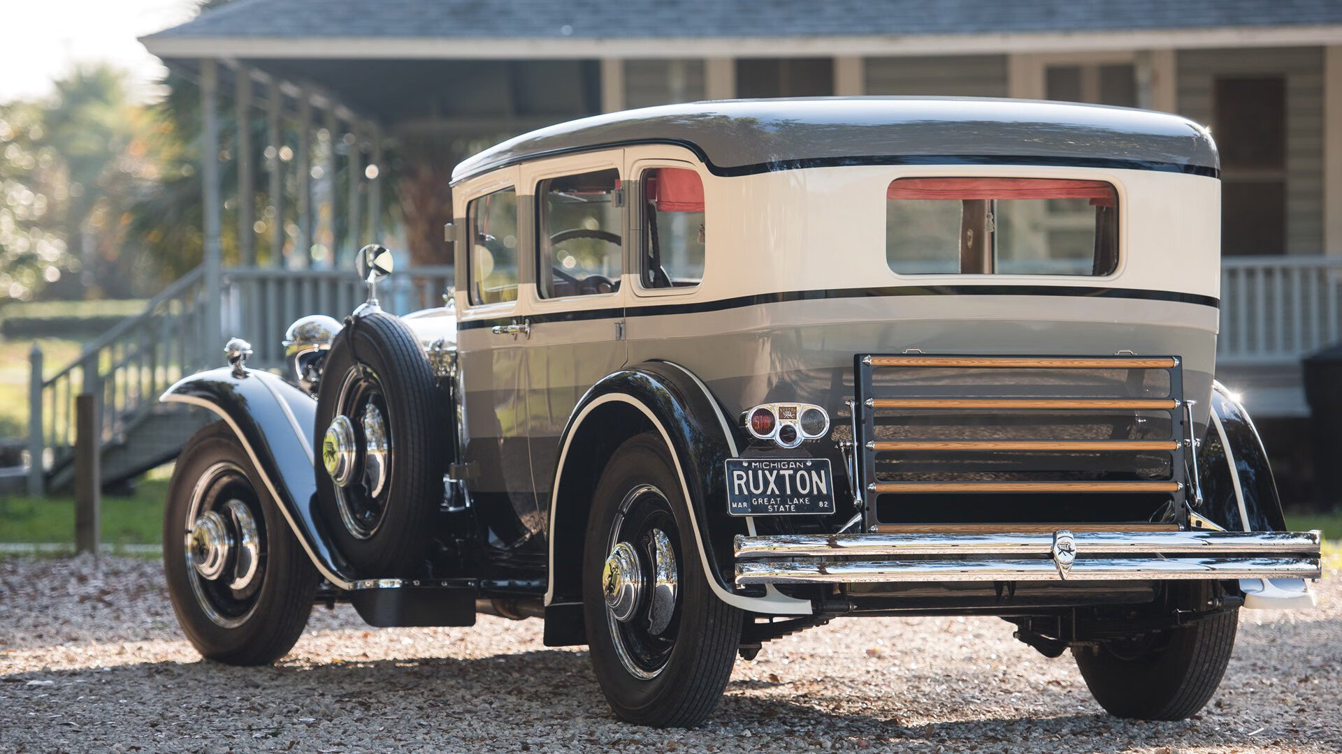 布克狂轰45分演绎完美之夜，骑士力克奇才强势晋级