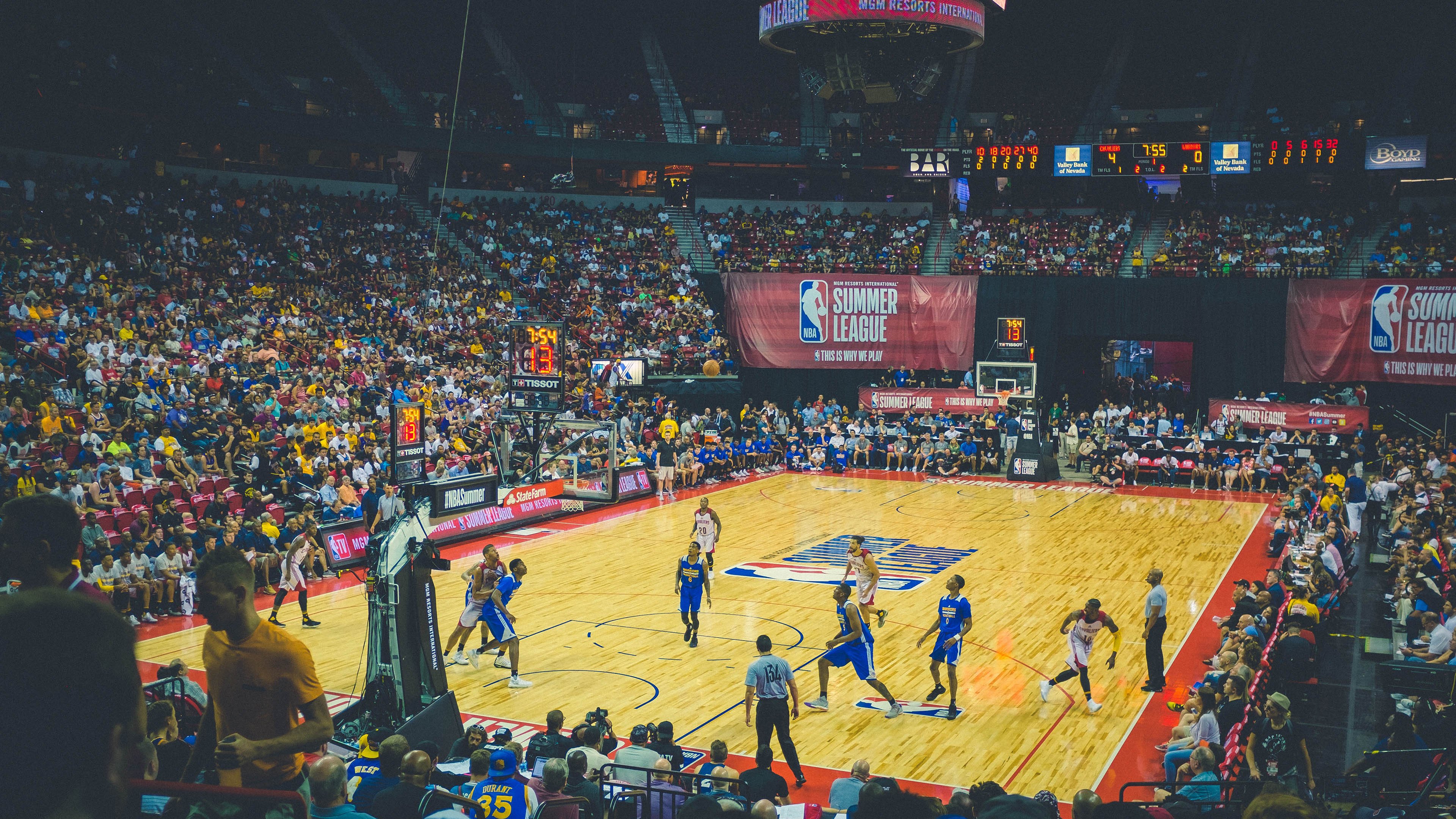 赛道轰鸣与篮球锋芒，杰伦·格林如何点亮F1揭幕之夜