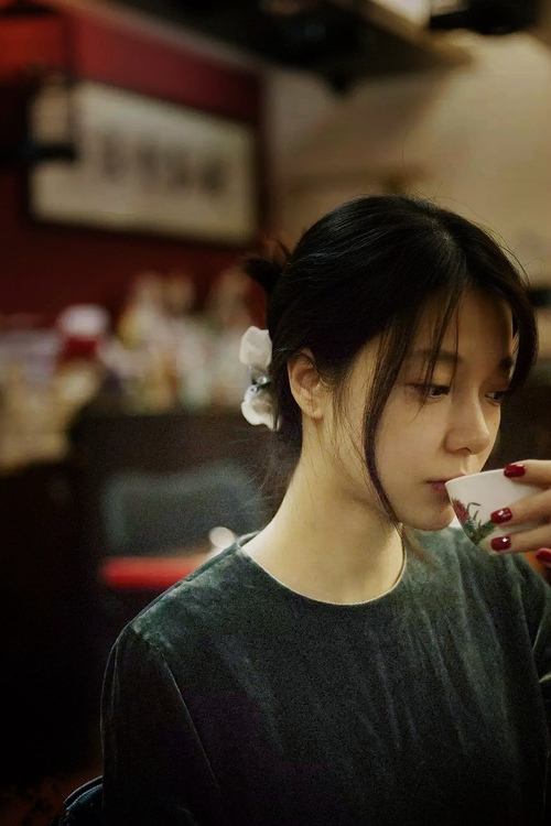 奥斯梅恩的璀璨首秀，F1新赛季揭幕战之夜聚焦新星光芒