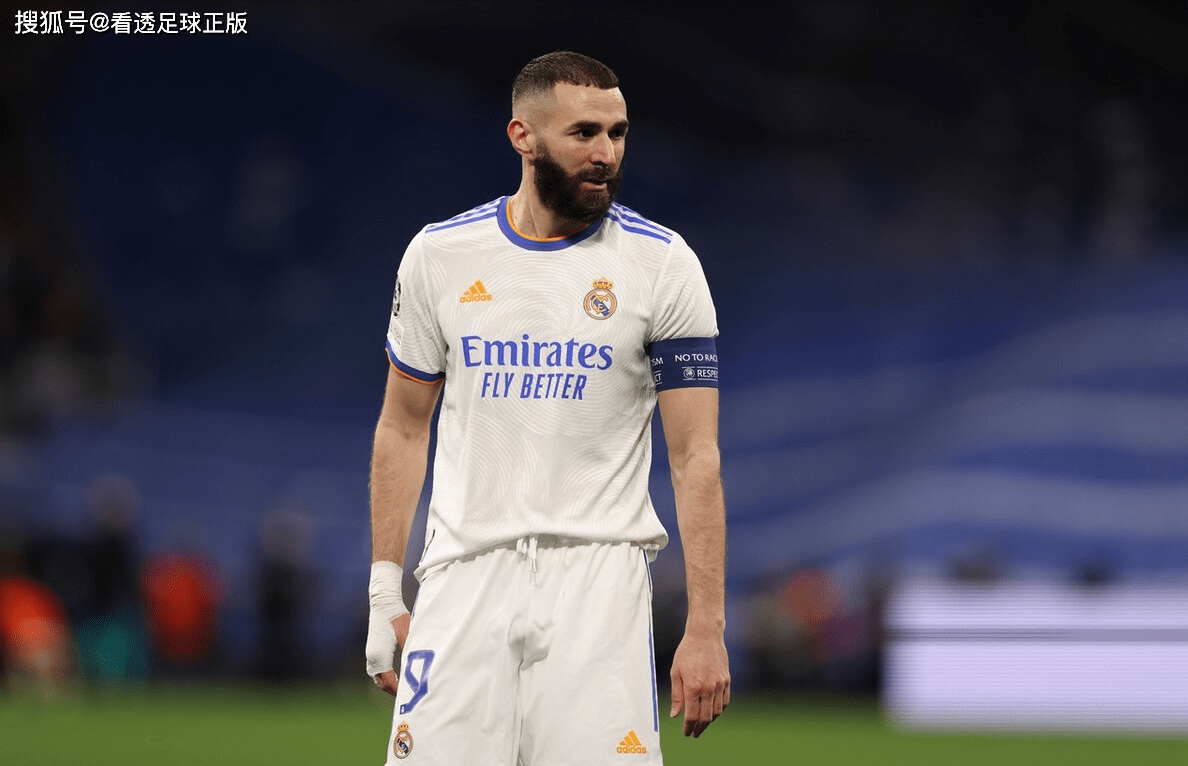 莱万比赛走势一手掌控，秘鲁轻取希腊