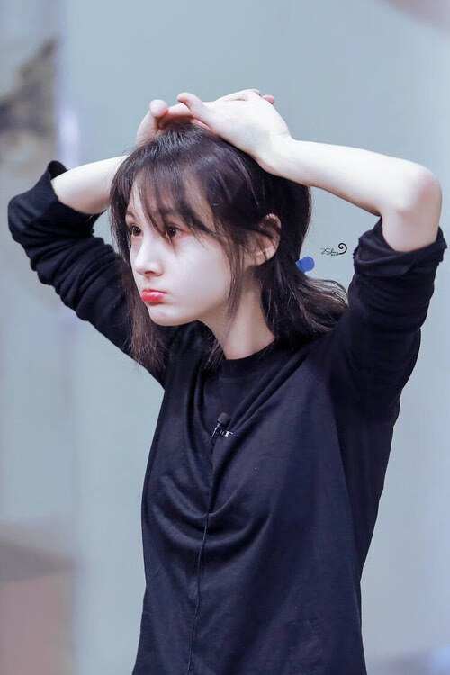 骑士绝杀东部，莫兰特登基西部，一个篮球之夜的两种传奇